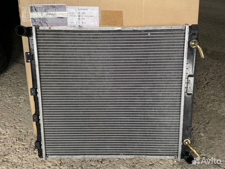 Радиатор охлаждения Mercedes-Benz E-Class W124