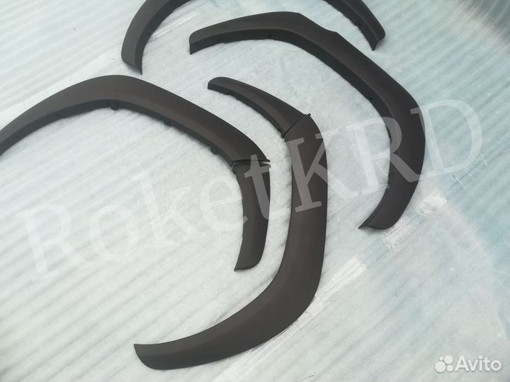 Уширители колесный арок Hilux с 15 г в Наличии