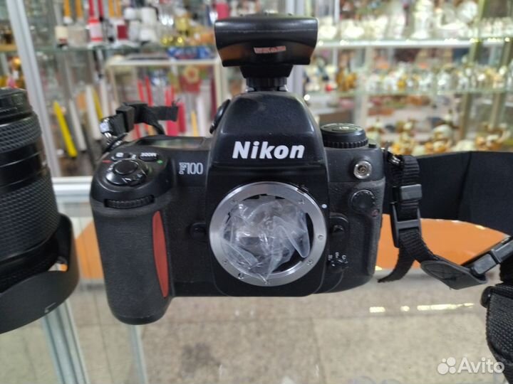Фотокамера зеркальная Nikon F100 c объективом