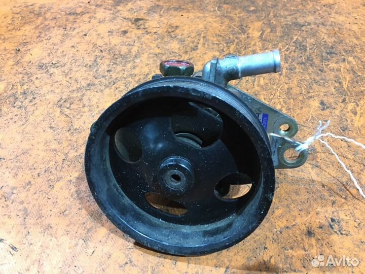 Насос гидроусилителя 49110-8H305 на Nissan Bluebir