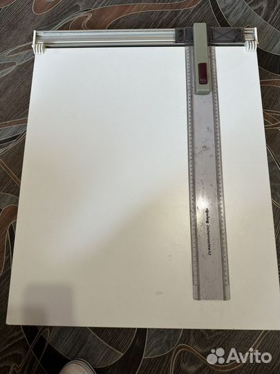 Чертежная доска с рейсшиной