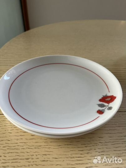 Набор из 6 тарелок (2 глубокие и 4 мелкие)