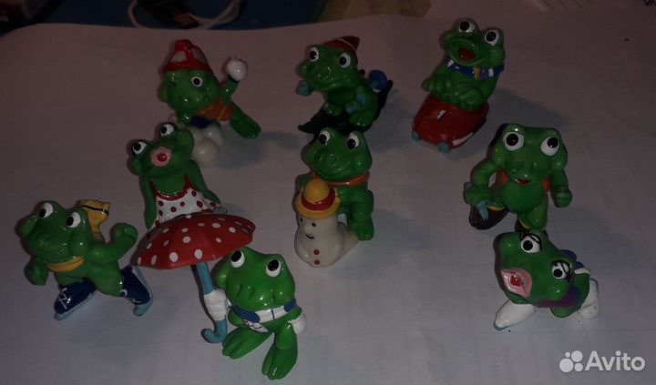 Лот игрушек из киндеров 90х (около 100шт)