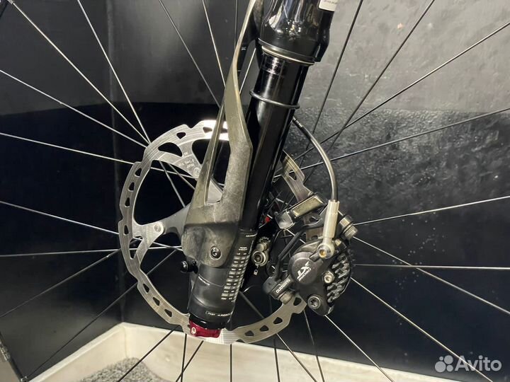 Premium Mi-Tech Pinion 18 / Lefty carbon