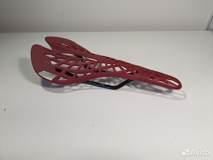 Седло пластиковое с металлическими дугами