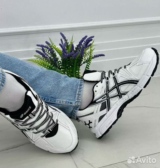 Новые кроссовки Asics