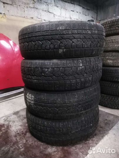 Kumho I'Zen RV Asymmetric 235/65 R17