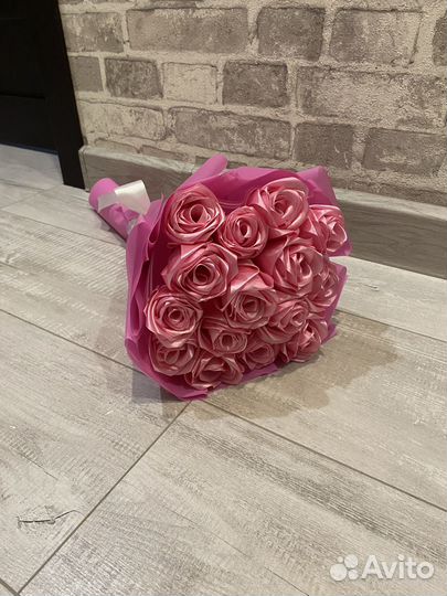 Букет роз из атласных лент
