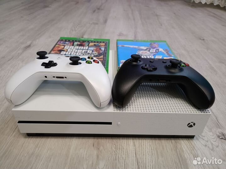 Xbox One s 2 геймпада 1tb