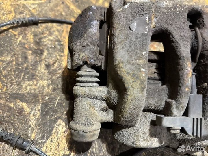 Суппорт тормозной передний правый Mercedes Vito