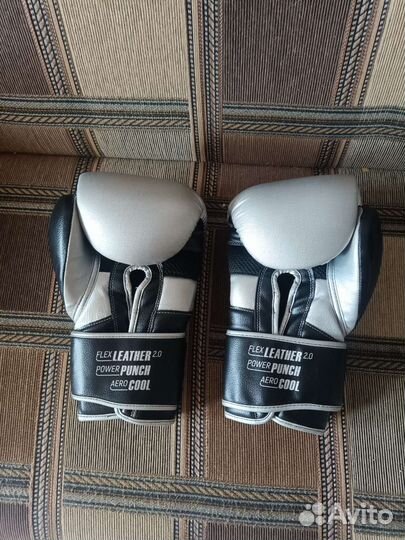 Боксерские перчатки clinch 16 oz