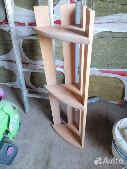 Угловая подвесная полка