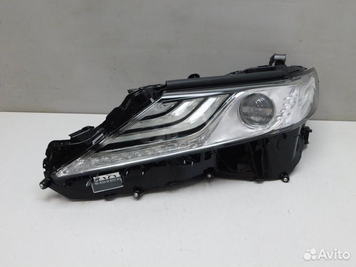 Фара левая Toyota Camry