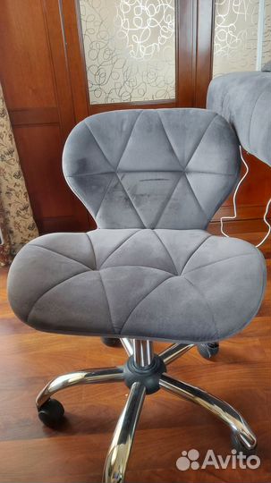 Кушетка, стул, лампа