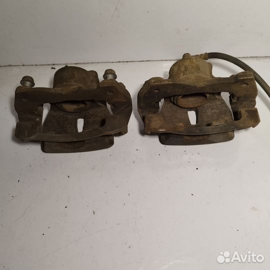 Суппорт передний правый Toyota Corolla E150