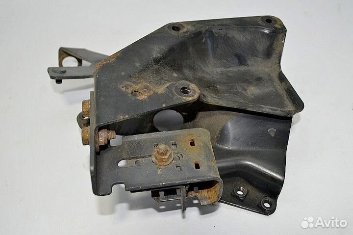 Кронштейн бака жидкости гидроусилителя руля scania