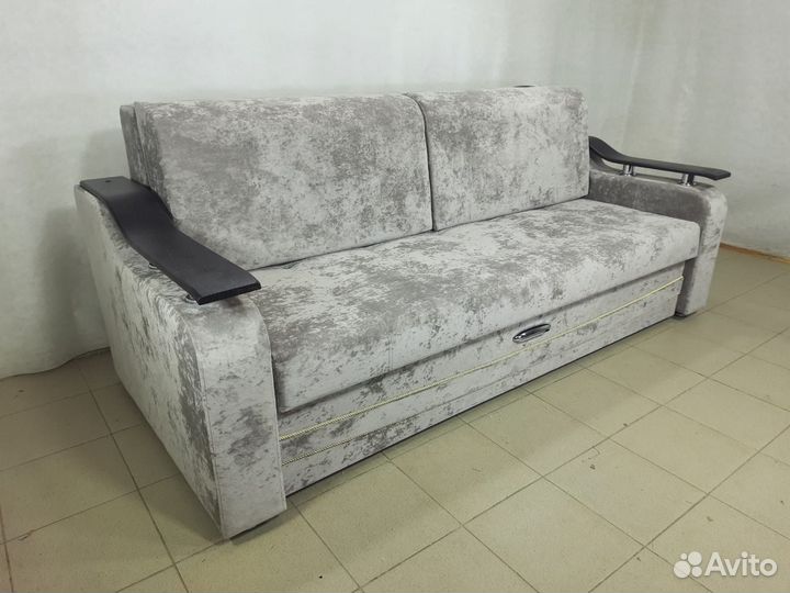 Диван на металлокаркасе