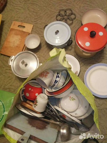 Таз 10л, большие и малые кастрюли, чайник