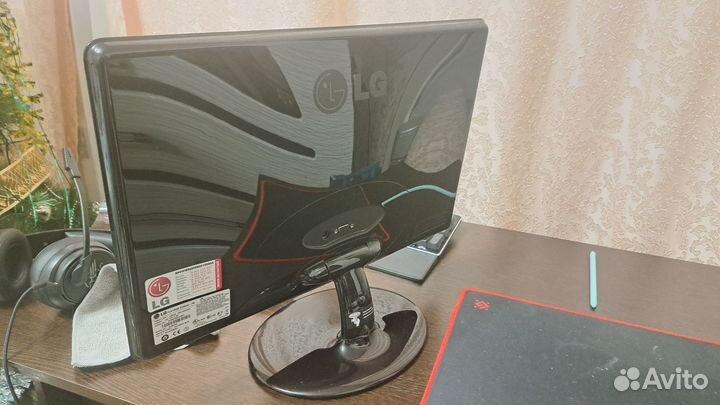 Монитор LG 20