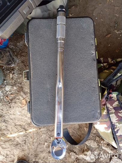 Динамометрический ключ 28*210 Нм щелчковый