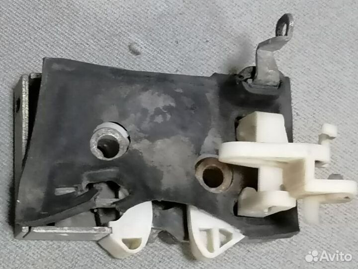 Замок двери передней правой Audi 80 B3 1986-1991