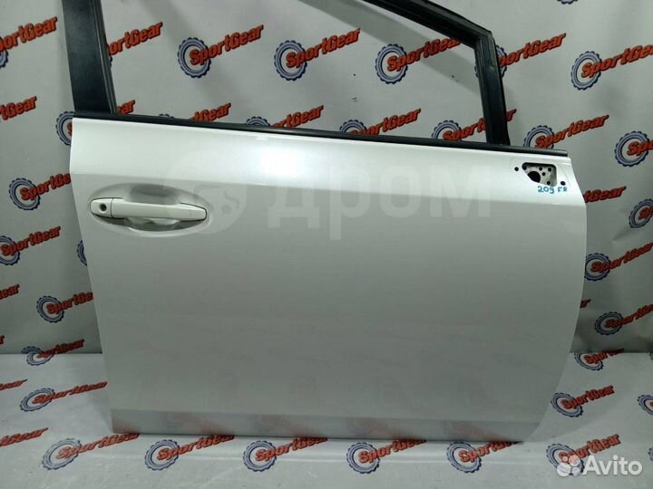 Дверь передняя правая Toyota Prius Alpha ZVW40W