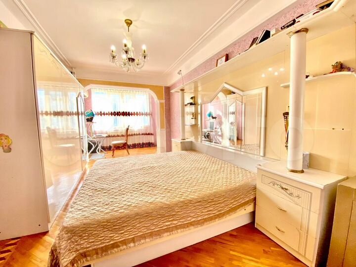 4-к. квартира, 100 м², 5/10 эт.