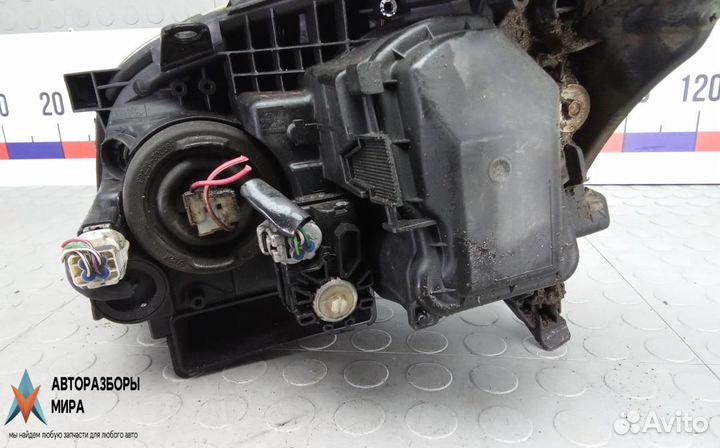 Фара правая Toyota Avensis 2 (T250) 2005