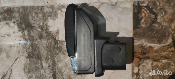 Подлокотник