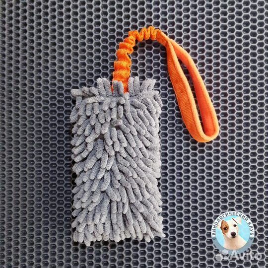 Игрушка Tugger для собак с амортизатором