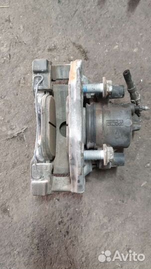 Передний левый суппорт ford focus 3