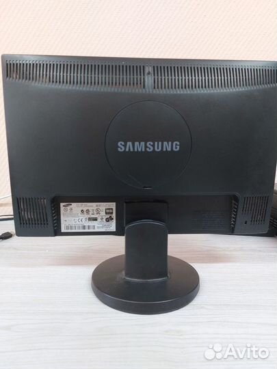 Монитор Samsung 943NW