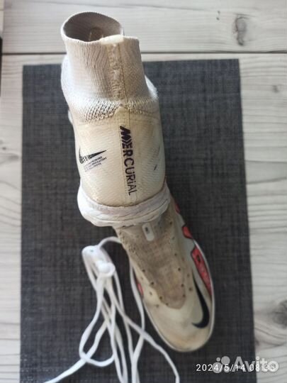 Детские футбольные бутсы