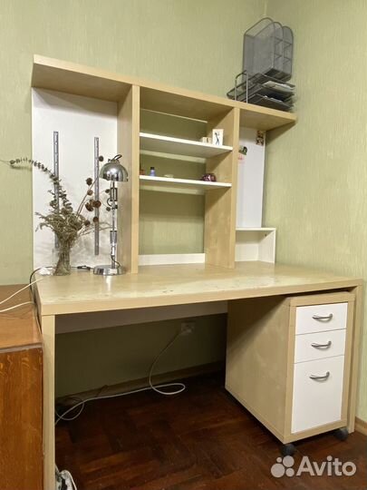 Письменный стол