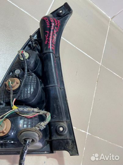 Фонарь задний правый Toyota Will Cypha 2003