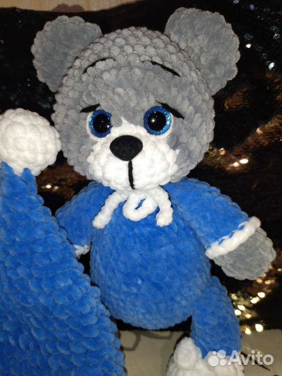 Вязаный мишка ручной работы