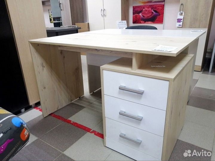 Письменный стол