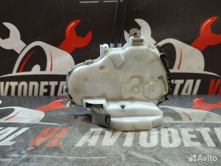 Замок двери задний Honda Civic 8 4D