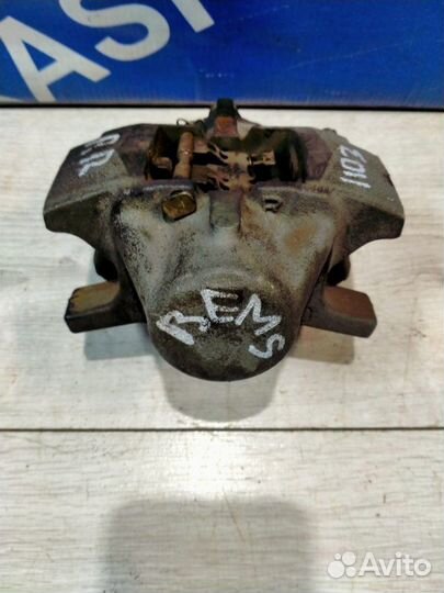 Суппорт задний правый Toyota Mark I I GX-110 1GFE