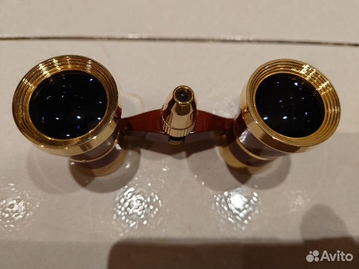 Бинокль театральный с фонариком посередине