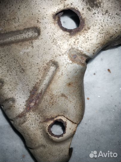 Тепловой экран выпускного коллектора Logan 1