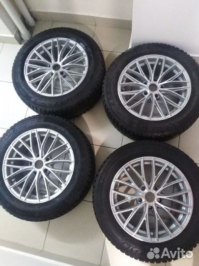 Michelin X-Ice North 4 235/55 R17 103T