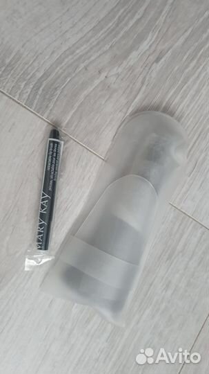 Кисти для пудры и губной помады Mary Kay