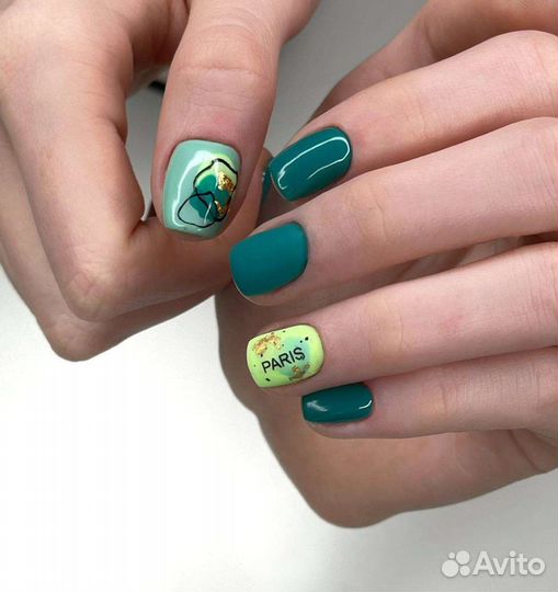 Модель на маникюр