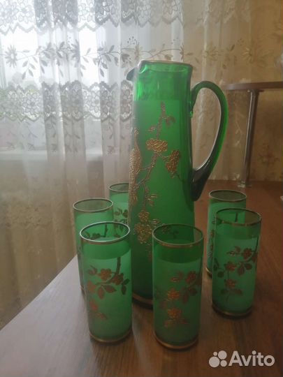 Кувшин и шесть бокалов