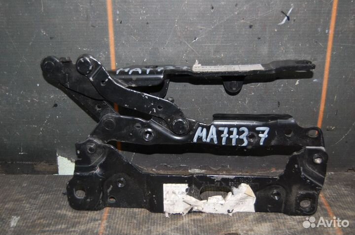 Петля капота правая - BMW 5 F10