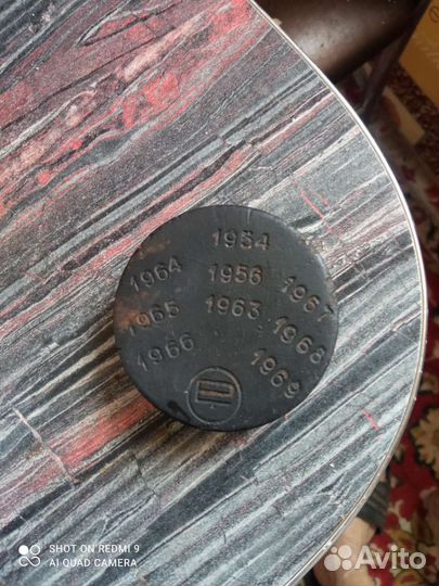 Хоккейная шайба ретро