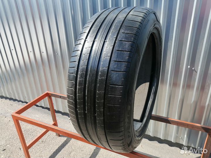 Pirelli P Zero PZ4 275/45 R21 107Y