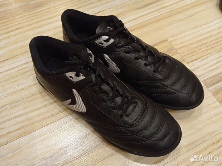 Футбольные бутсы