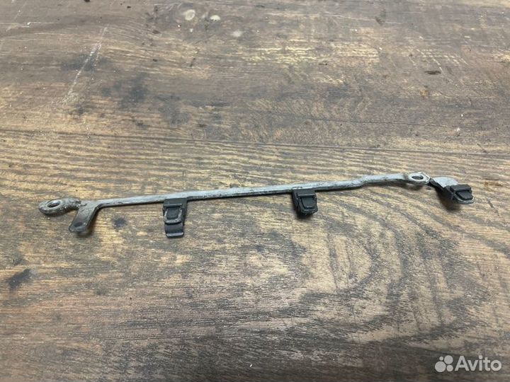 Канал для кабеля(cопут. товар) Volkswagen Jetta5